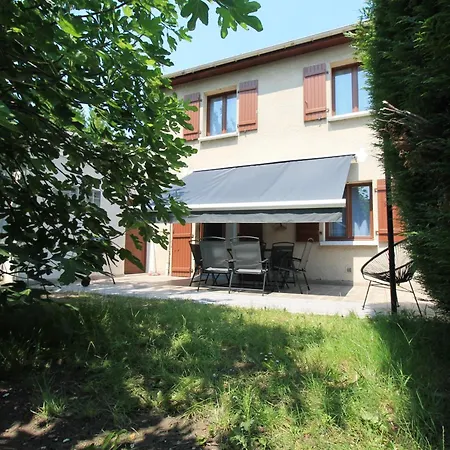 Casa de Férias Free Private Parking - 15mn Paris - 5mn Walk Train Station - Equipped - Terrace - Garden - Stade De France - Casino D'enghien - Hippodrome, Universite *