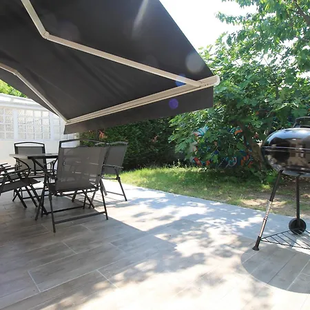 Free Private Parking - 15mn Paris - 5mn Walk Train Station - Equipped - Terrace - Garden - Stade De France - Casino D'enghien - Hippodrome, Universite Casa de Férias Épinay-sur-Seine