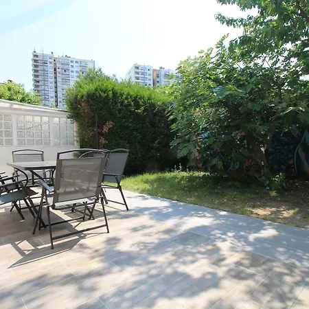 Free Private Parking - 15mn Paris - 5mn Walk Train Station - Equipped - Terrace - Garden - Stade De France - Casino D'enghien - Hippodrome, Universite Casa de Férias Épinay-sur-Seine